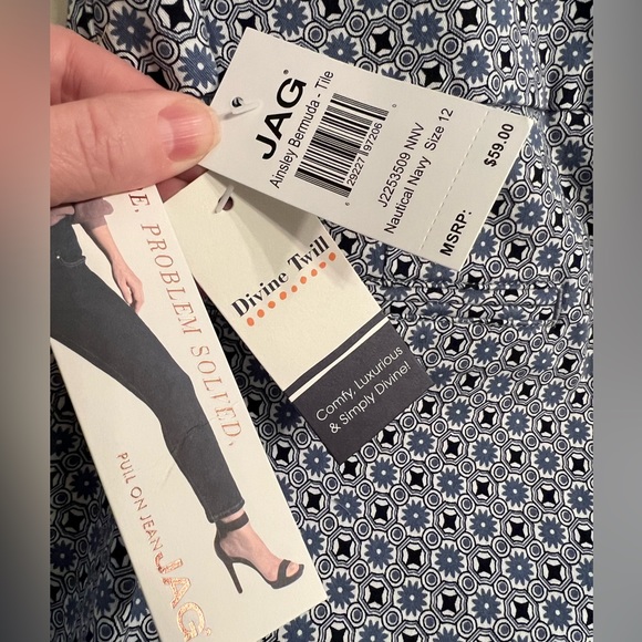 NWT Jag Short 12 Black, Blue & White Print - Picture 4 of 12